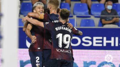 Andrei Ratiu, durante un encuentro con la SD Huesca.