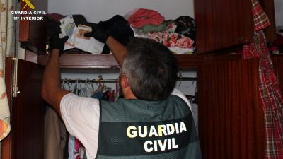 Fotografía durante el desmantelamiento del laboratorio en Teruel (Guardia Civil).
