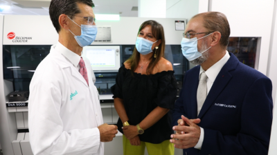 El presidente de Aragón, Javier Lambán, junto a la consejera de Salud del Gobierno de Aragón, Sira Repollés, visita el Hospital General Universitario San Jorge en Huesca.