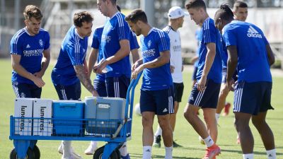 Los jugadores del Real Zaragoza quieren sumar este domingo la primera victoria del curso.