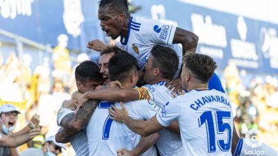 El Real Zaragoza durante el partido. Foto: LaLiga.