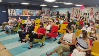 La consejera de Sanidad, Sira Repollés, entre el público asistente a las jornadas. (EP)