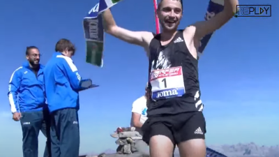 Daniel Osanz celebra su triunfo en el Campeonato de España de subida vertical.