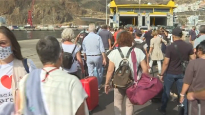 El cierre del aeropuerto hizo que la isla solo estuviera comunicada por vía marítima.