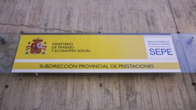 Cartel de una oficina del SEPE (EP).