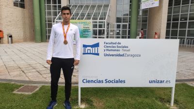 Diego Esteban con la medalla de bronce.