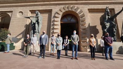 El Ayuntamiento de Zaragoza guarda un minuto de silencio como señal de repulsa ante un nuevo caso de violencia sexual.