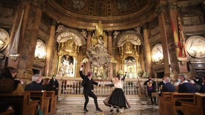 'Abrazo de la Jota a la Virgen'.
