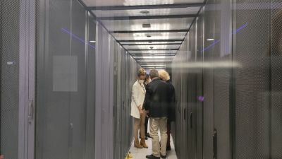 La consejera Maru Díaz visita el Centro de Proceso de Datos de Walqa.