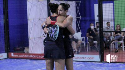 Las hermanas Sánchez-Alayeto durante el encuentro de este miércoles.