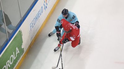 Una imagen del encuentro disputado en el pabellón de hielo de Jaca.