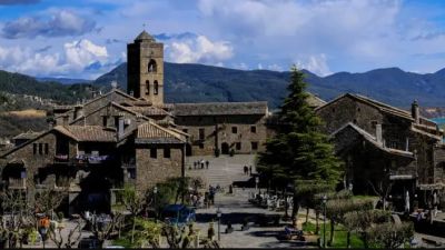 Imagen de la plaza de Aínsa. (Foto: villadeainsa.com)