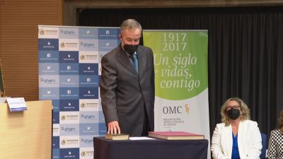 Javier García Tirado, nuevo presidente del Colegio de Médicos de Zaragoza tomando posesión de su cargo.