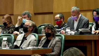 Banca de la izquierda en el Ayuntamiento de Zaragoza.