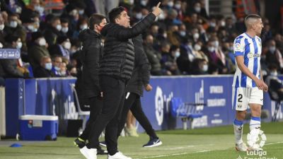 Xisco da instrucciones a sus jugadores durante el duelo ante el Leganés.