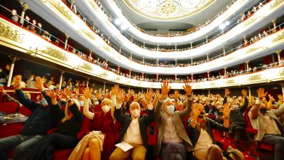 Lleno en el Teatro Principal durante la gala benéfica a favor de La Palma. (Foto: Fabián Simón)