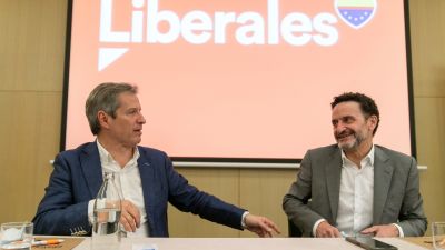 Daniel Pérez Calvo y Edmundo Bal, este martes en la reunión mantenida en Zaragoza. (EFE)