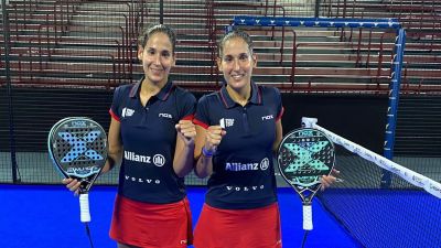 Las hermanas Alayeto tras lograr el pase a cuartos.