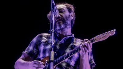 Imagen de archivo de Jota, el cantante de Los Planetas, durante un concierto. (Foto: EP)