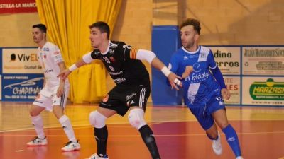 Iván Bernad, en un partido con el Fútbol Emotion Zaragoza esta temporada.
