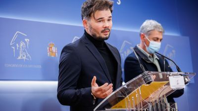 El portavoz parlamentario de ERC, Gabriel Rufián, en rueda de prensa. (Foto: Europa Press)