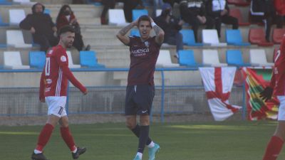 Una imagen del encuentro disputado entre el Huesca B y el Teruel.
