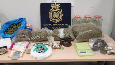 La Policía interviene más de cuatro kilos de marihuana, hachís y otras sustancias.