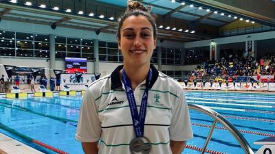 Ana Muñoz posa con la medalla de plata conseguida en el Campeonato de España absoluto.