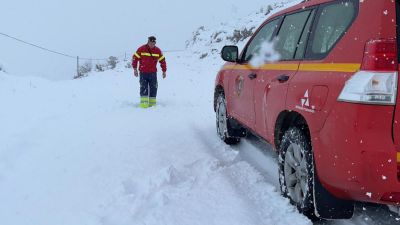 Bomberos de la DPZ trabajan en una carretera de las Cinco Villas (Fuente: DPZ).