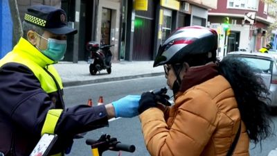 La Policía Local realiza un control de alcohol y drogas este lunes en Zaragoza.