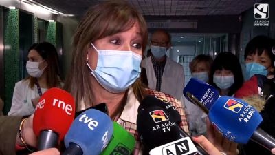 Sira Repollés, atendiendo a los medios de comunicación.