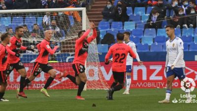 Los jugadores del Tenerife celebran el gol de Elady.