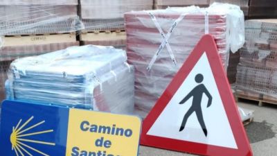 Fotografía de algunas de las señalizaciones que se colocarán en las carreteras aragonesas.