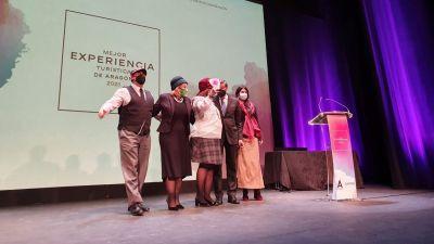Imagen de los ganadores recogiendo el premio. / Foto: Gobierno de Aragón