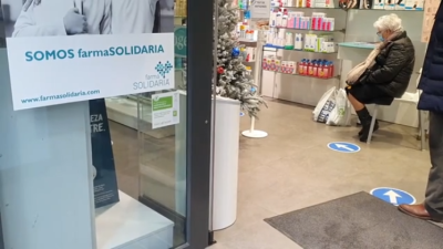 Personas que viven solas reciben ayuda en Navidad gracias a la solidaridad vecinal.