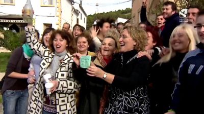 Vecinos de Sodeto celebrando el Gordo de 2011.
