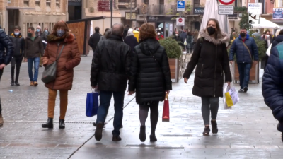 Aragoneses terminando este viernes las últimas compras navideñas.