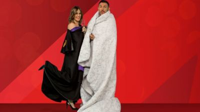 Blanca Liso e Iñaki Urrutia, posando con el 'vestuario' que podrían lucir en Nochevieja.