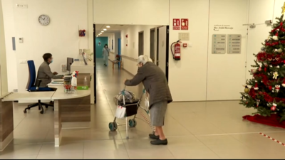 En la residencia de Gea de Albarracín, Teruel, las visitas no pueden acceder a las instalaciones.