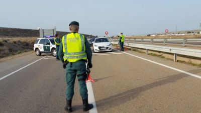 Imagen archivo de un control de la Guardia Civil en carretera.