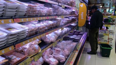 Imagen de la sección de carnes de un supermercado. / Foto: EP