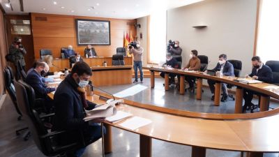 El consejero de Hacienda se ha reunido con todos los grupos políticos / Cortes de Aragón.