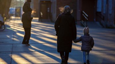 La pandemia ha generado cambios en las relaciones intrafamiliares. | EFE