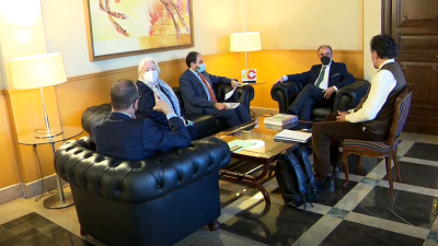 Imagen de la reunión mantenida entre el presidente de Aragón, Javier Lambán, el consejero de Educación, Cultura y Deporte, Felipe Faci y los representantes de Sociedad Civil Catalana.