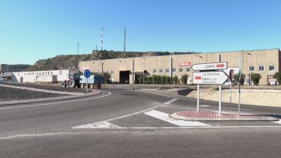 Rotonda de acceso al polígono industrial El Campillo, en la localidad zaragozana de Zuera.