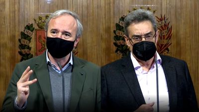 Jorge Azcón, alcalde de Zaragoza, y Julio Calvo, portavoz de Vox en el Ayuntamiento de la ciudad.