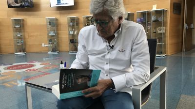 El comunicador Pepe Domingo Castaño firma su libro 'Hasta que se me acaben las palabras' en la CARTV.