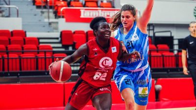 Aminata Sangare durante un encuentro con Casademont Zaragoza.