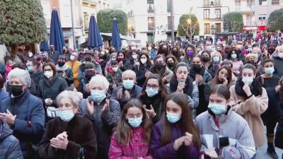 Vecinos de Borja concentrados este miércoles para condenar la presunta agresión.