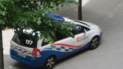Un vehículo de la Policía Local de Zaragoza. (EP)